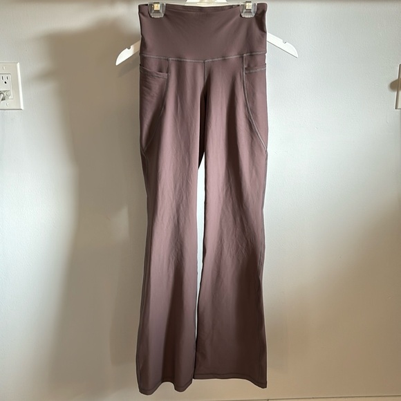 Old Navy Pants - Old Navy active slim boot cut legging.